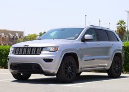 Jeep Cherokee PTR AT – MY2018 – Silver