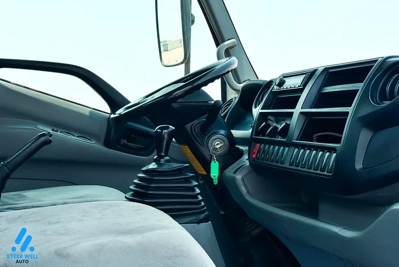 Порно ледибой жігітті трахает