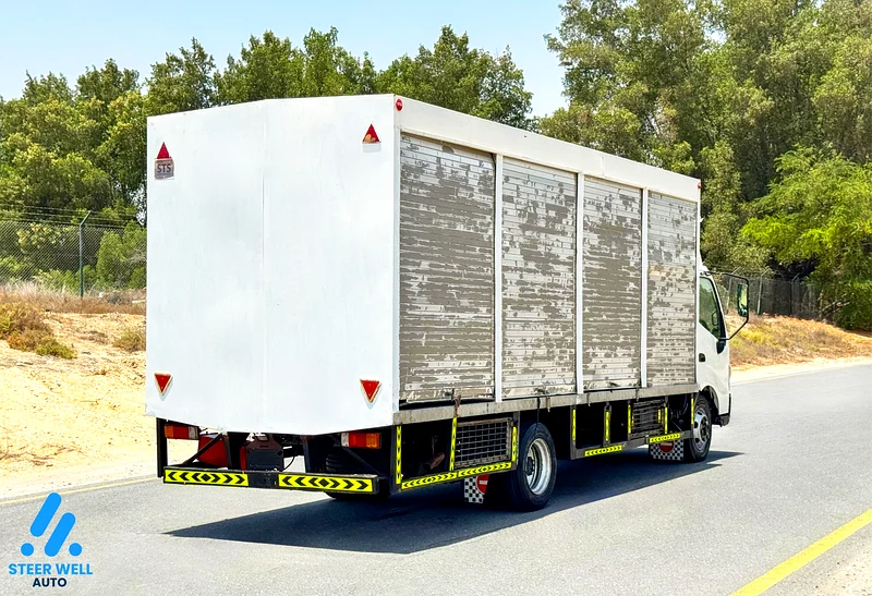 2019 Hino 300 916 Truck, 4.0L RWD Shutter Box