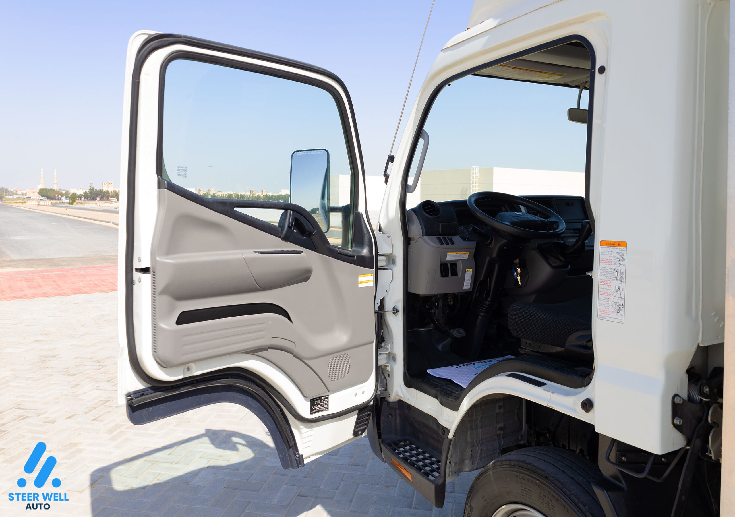 2022 Mitsubishi Fuso Closed Box with Tail Lift – White
