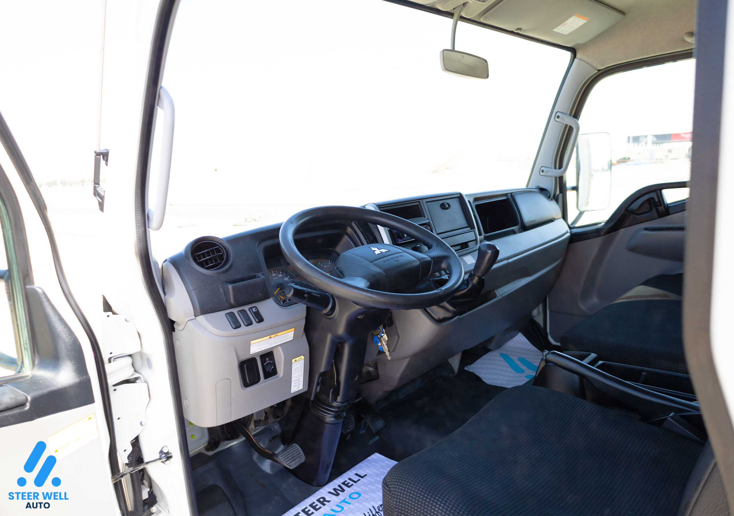 2022 Mitsubishi Fuso Closed Box with Tail Lift – White