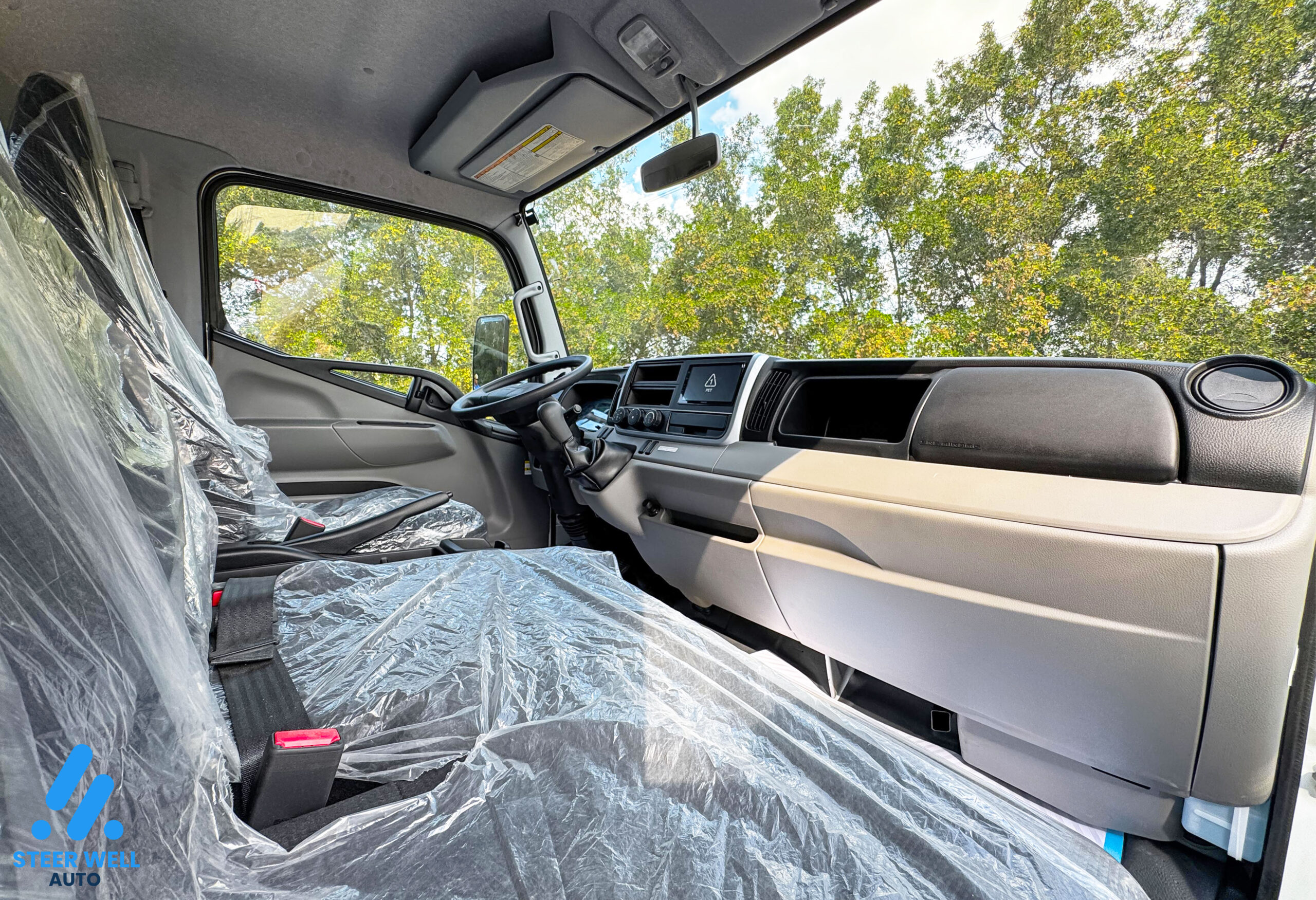 2024 Mitsubishi Canter Euro 5 Short Cargo