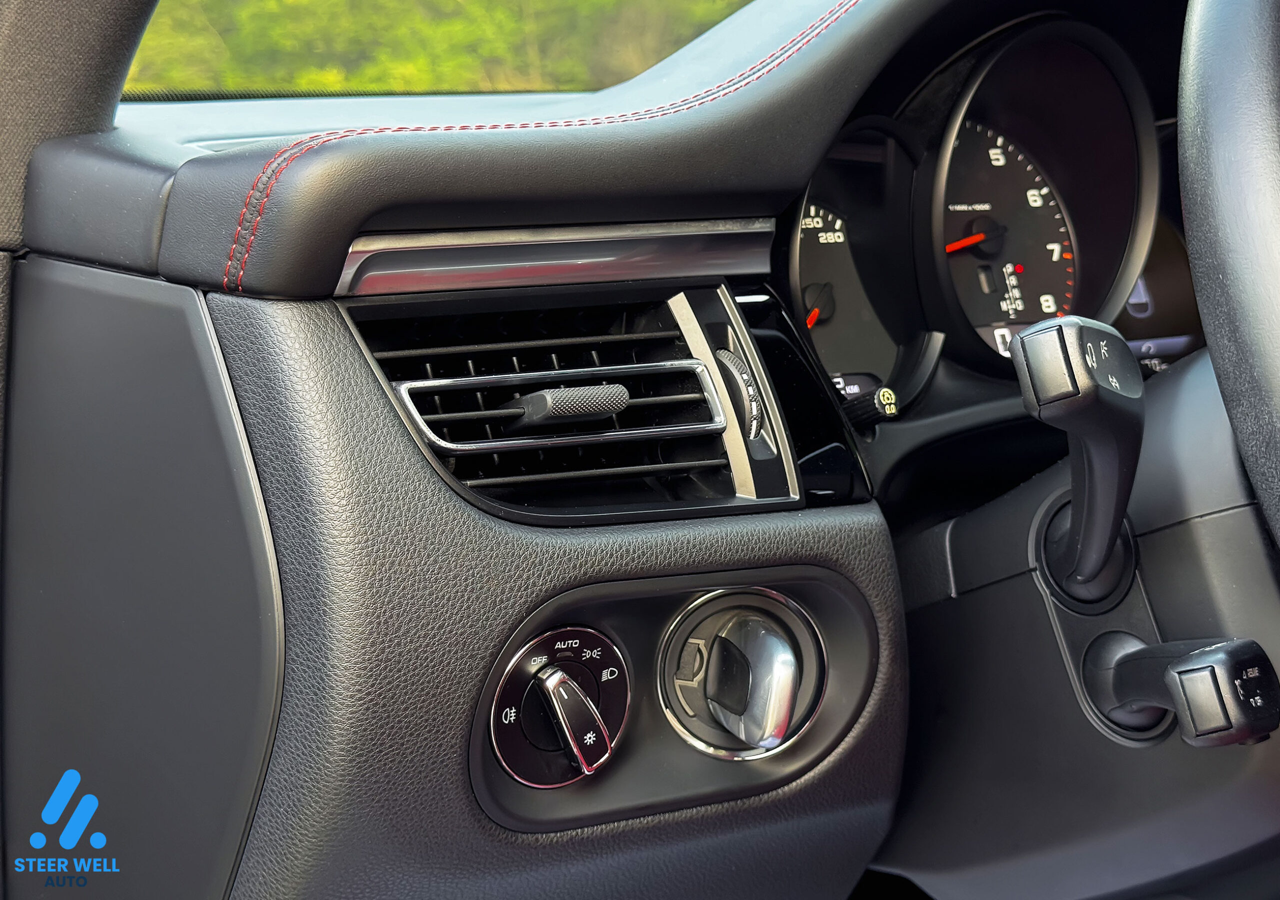 2019 Porsche Macan – Black