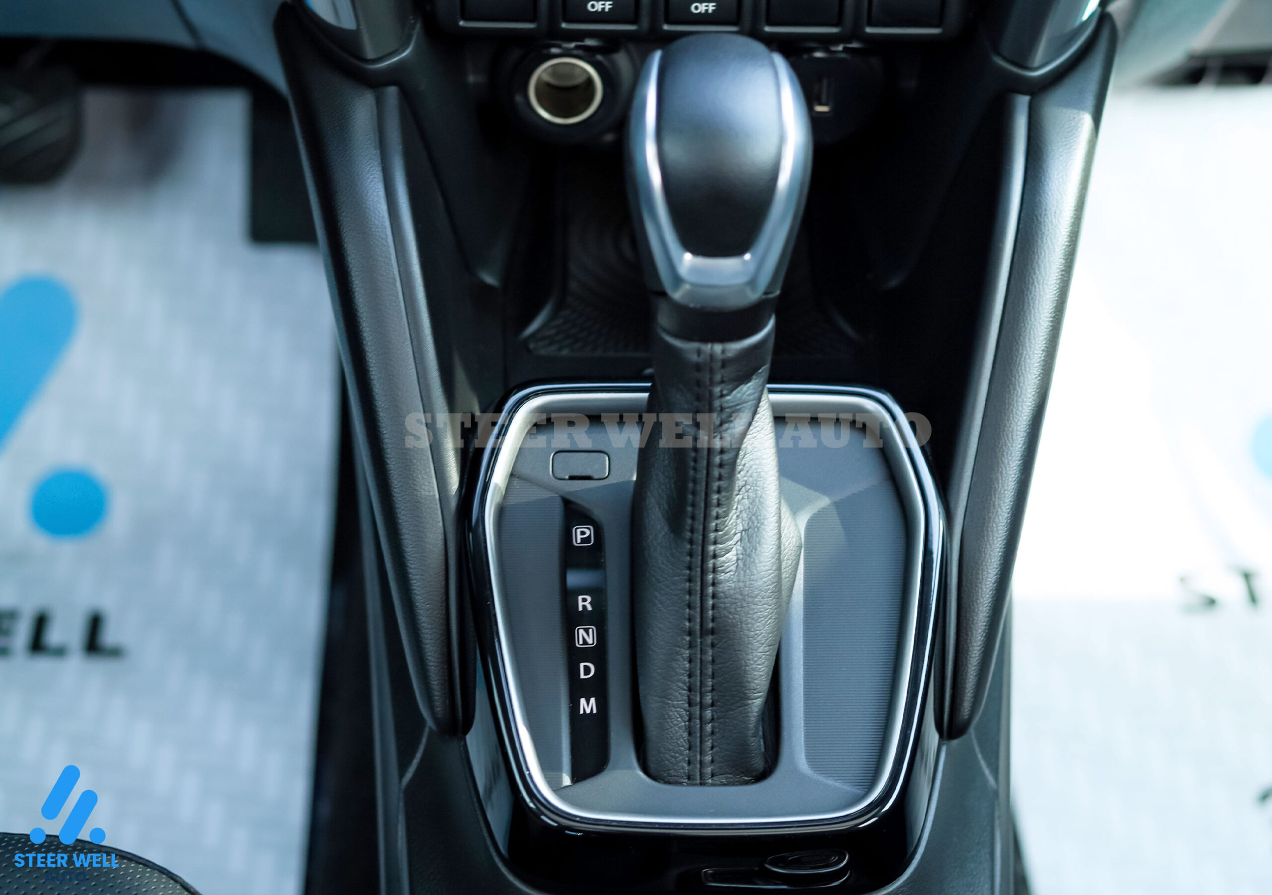 Suzuki Grand Vitara  2024 GLX Hybrid – Grey