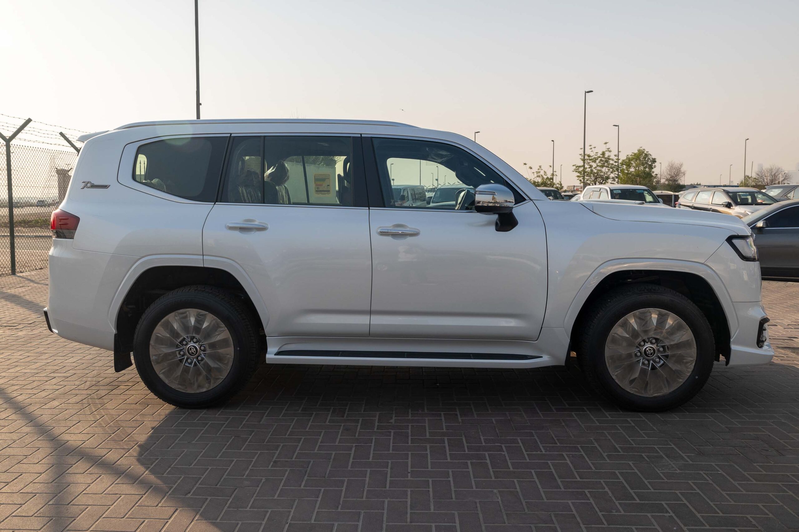 2022 Toyota Land Cruiser VXR-Z – Сафед