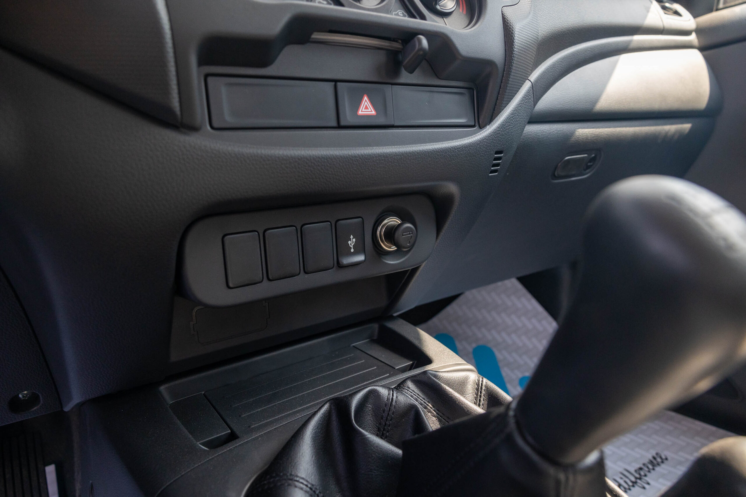 Mitsubishi L200 GLX 2023 – GREY