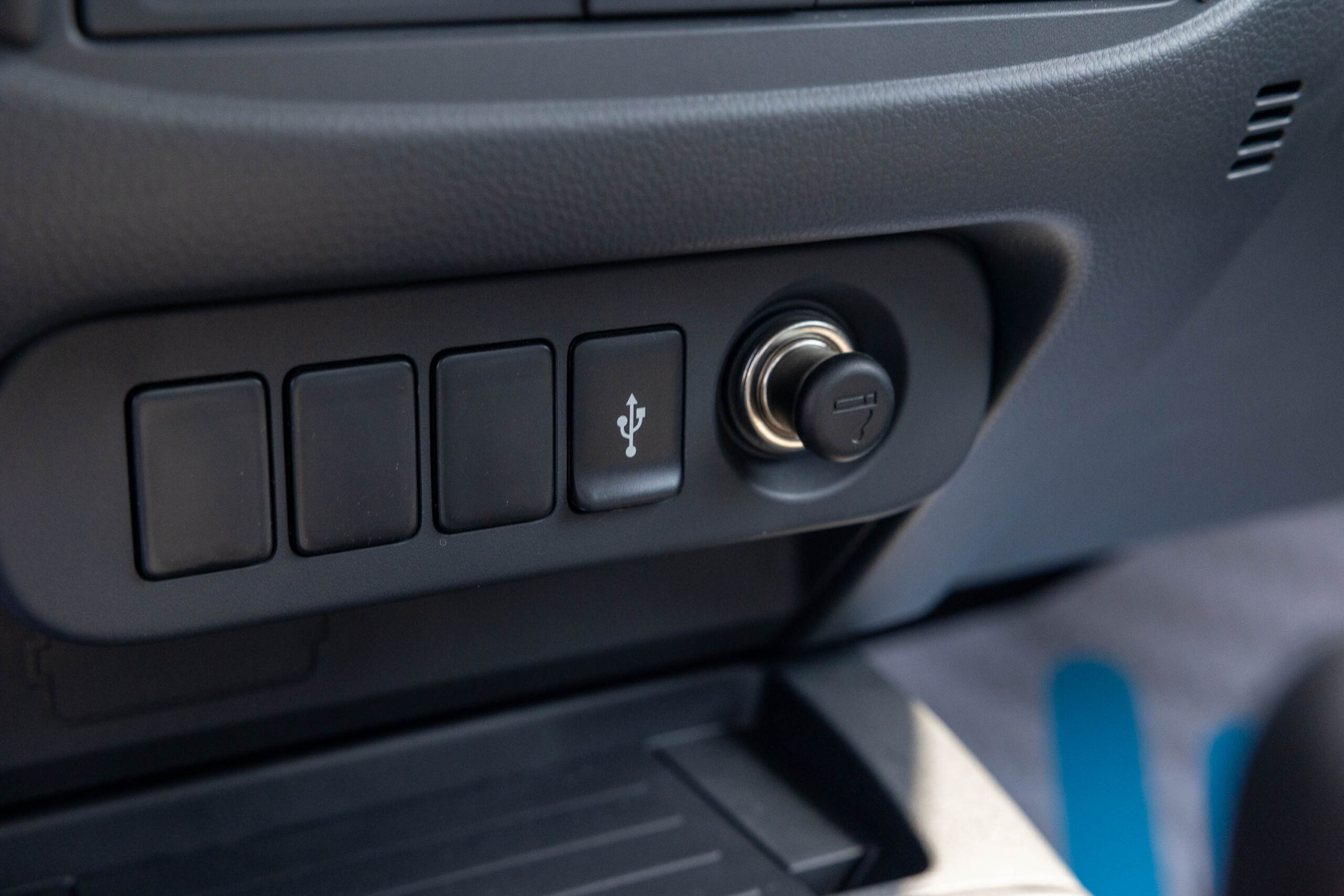 Mitsubishi L200 GLX 2023 – GREY