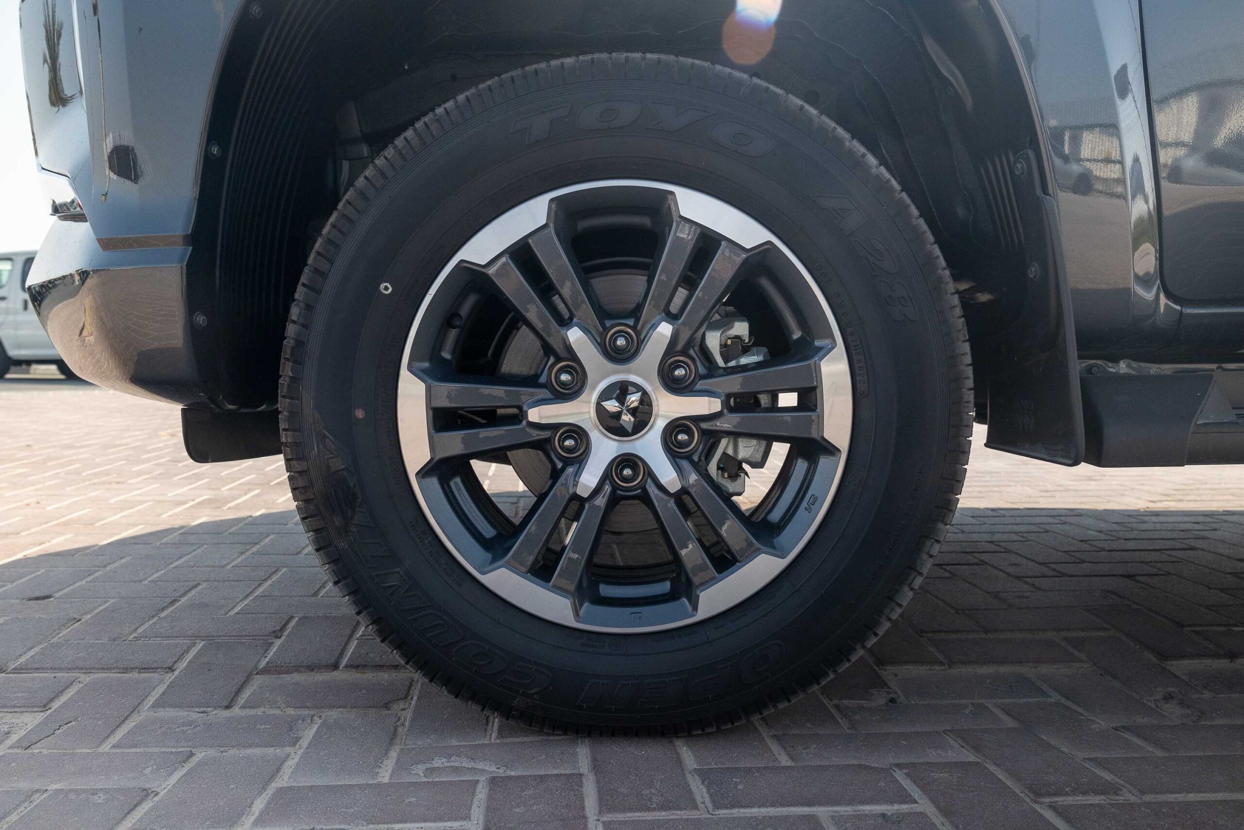 Mitsubishi L200 GLX 2023 – GREY