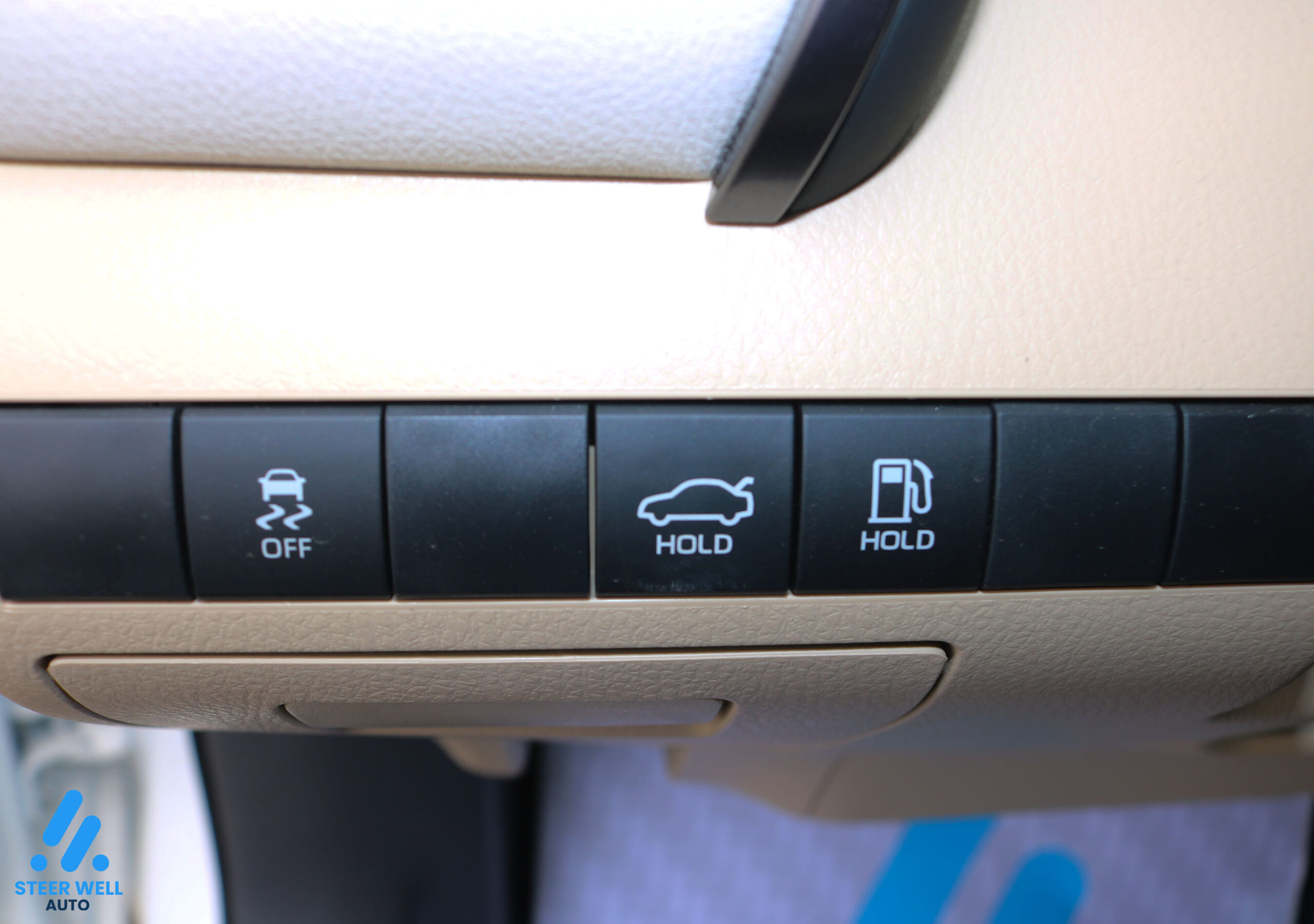 Toyota Camry 2024 LE – White