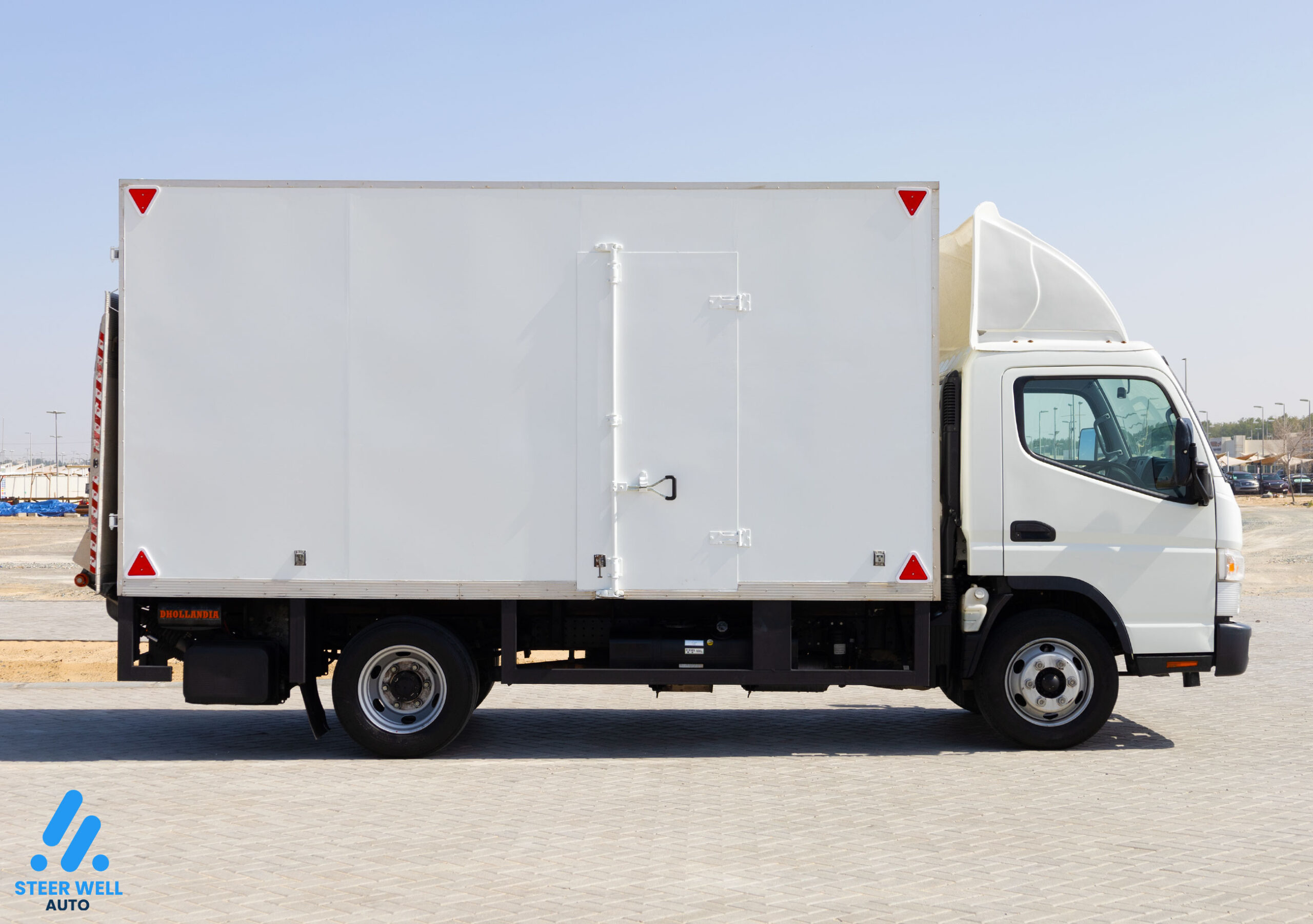 2022 Mitsubishi Fuso Closed Box with Tail Lift – White