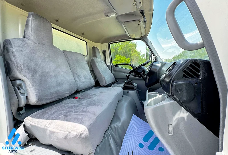 2019 Hino 300 916 Truck, 4.0L RWD Shutter Box