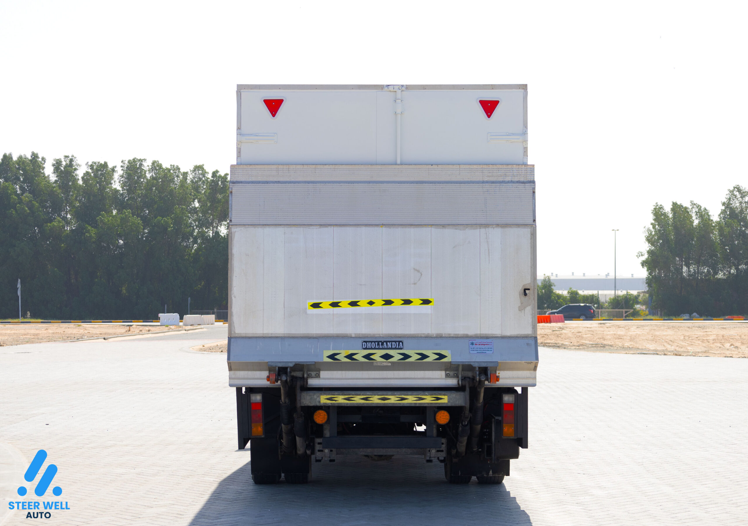 2022 Mitsubishi Fuso Closed Box with Tail Lift – White
