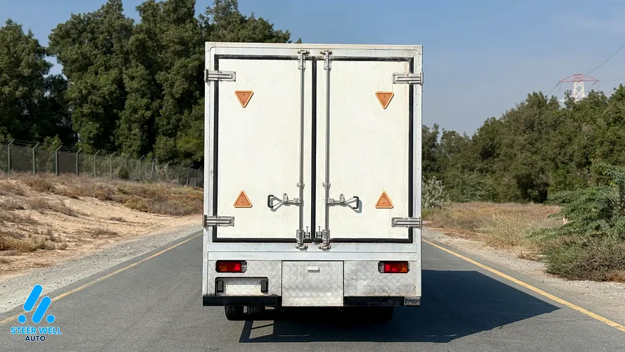 2019 HINO 300 916 Dry Insulated Box