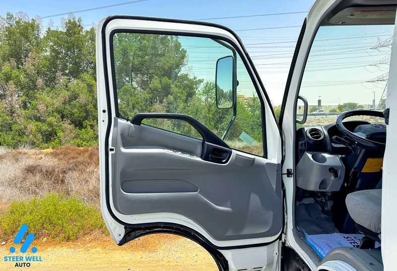 2019 Hino 300 916 Truck, 4.0L RWD Shutter Box