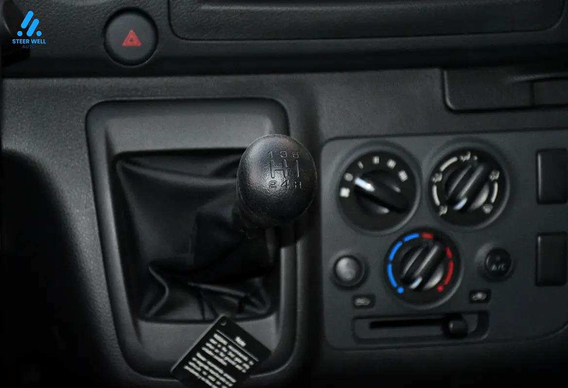 2025 Nissan Urvan NV350 Highroof Delivery Van GCC Manual