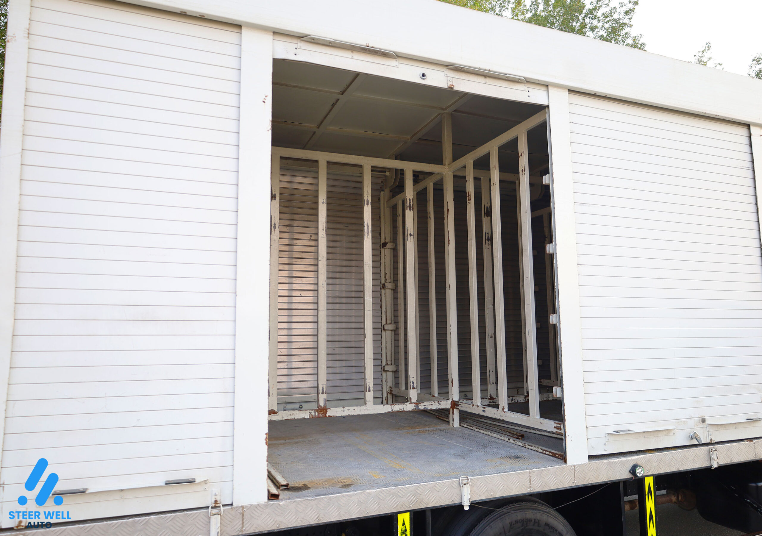 Isuzu NPR Long Chassis 2020- White