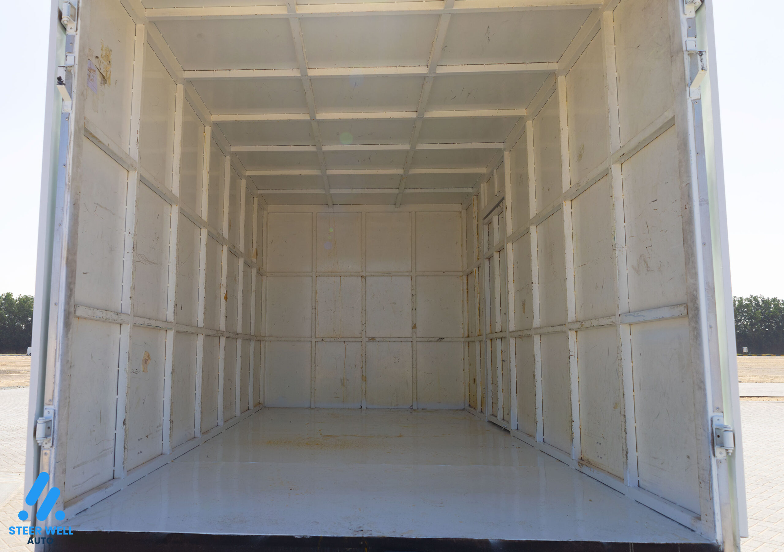 2022 Mitsubishi Fuso Closed Box with Tail Lift – White