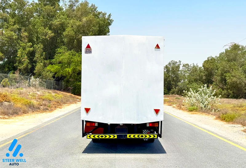 2019 Hino 300 916 Truck, 4.0L RWD Shutter Box