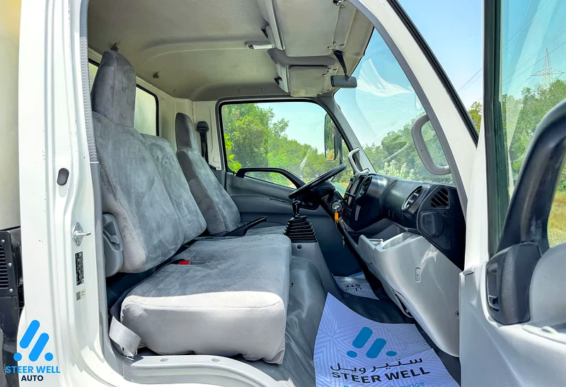 2019 Hino 300 916 Truck, 4.0L RWD Shutter Box