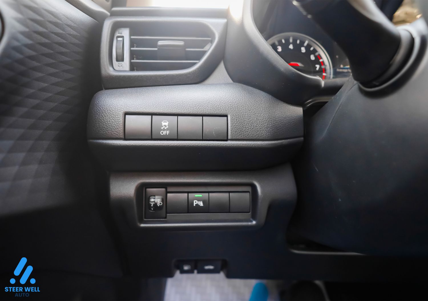 2026 Suzuki Swift GLX  Dual Tone