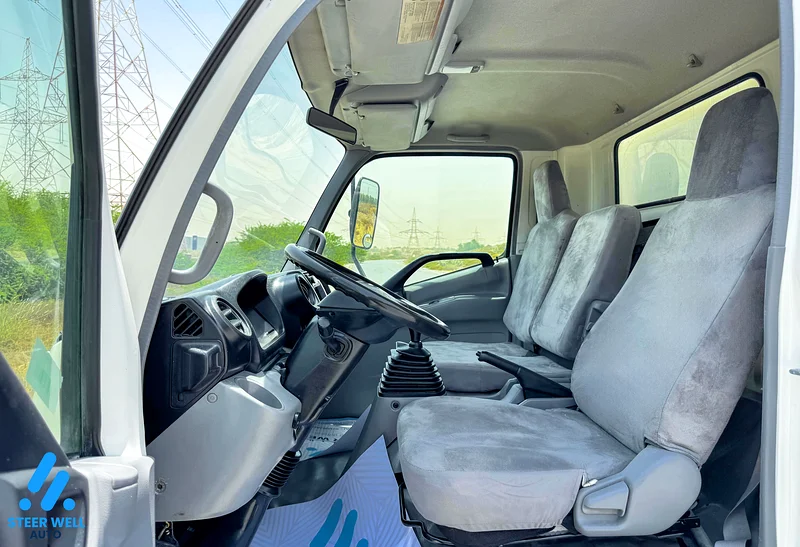 2019 Hino 300 916 Truck, 4.0L RWD Shutter Box
