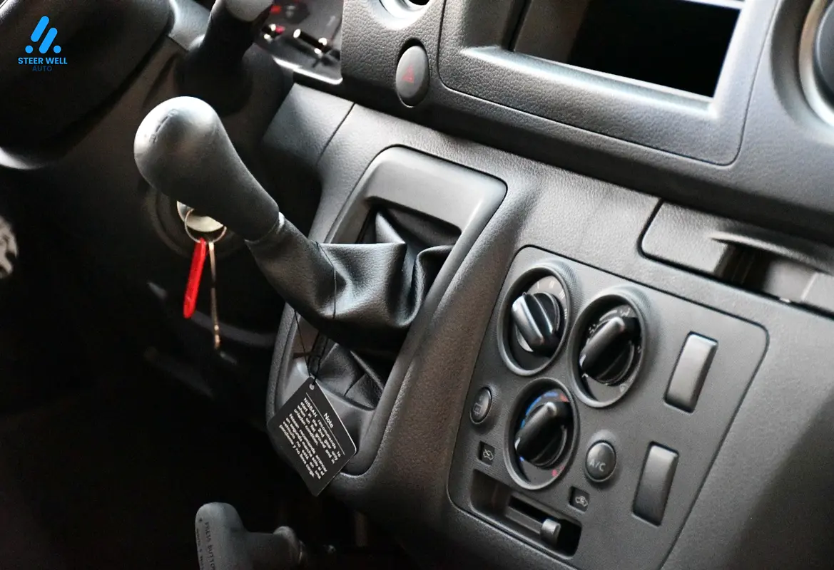 2025 Nissan Urvan NV350 Highroof Delivery Van GCC Manual