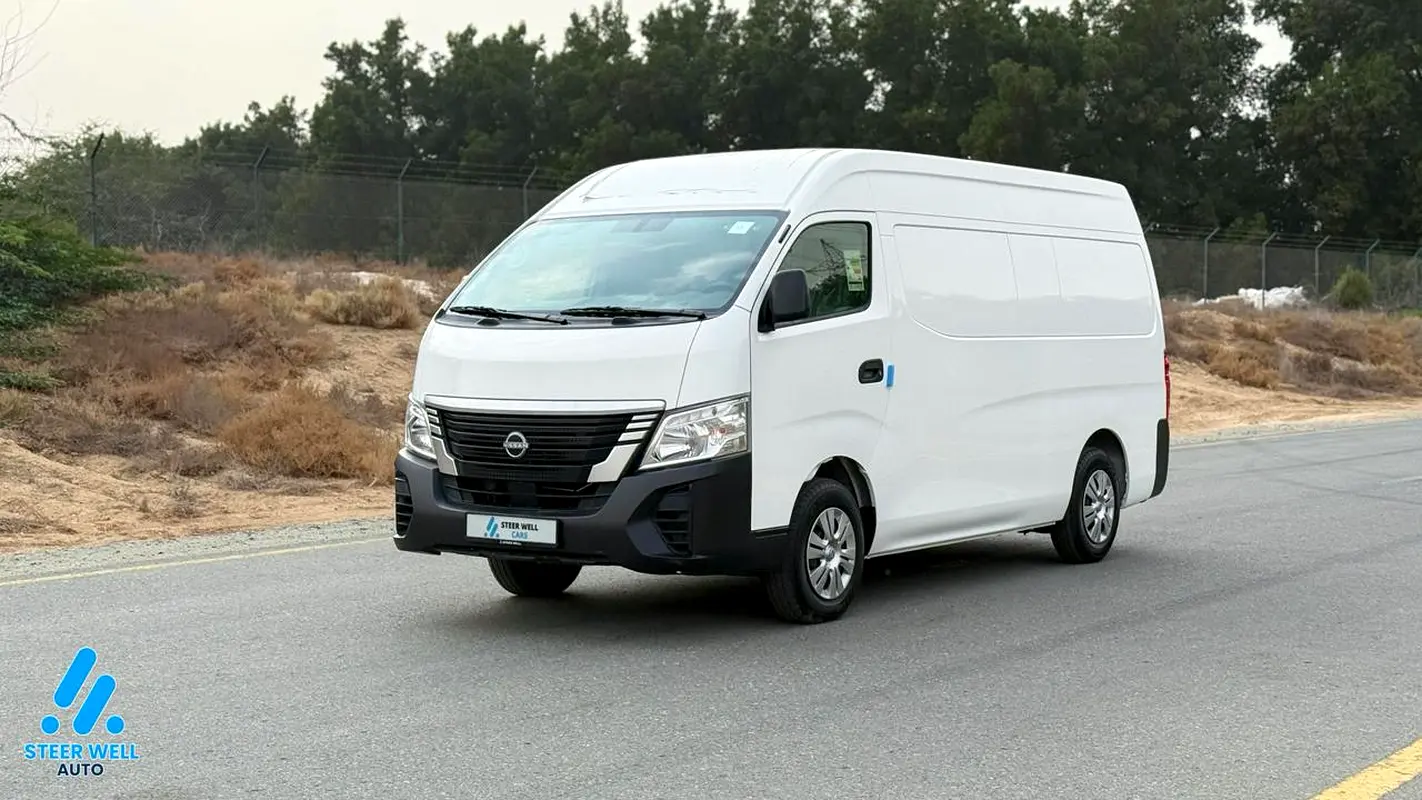 2025 m. „Nissan Urvan NV350“ aukštu stogu pagamintas pristatymo furgonas su automatine pavarų dėže