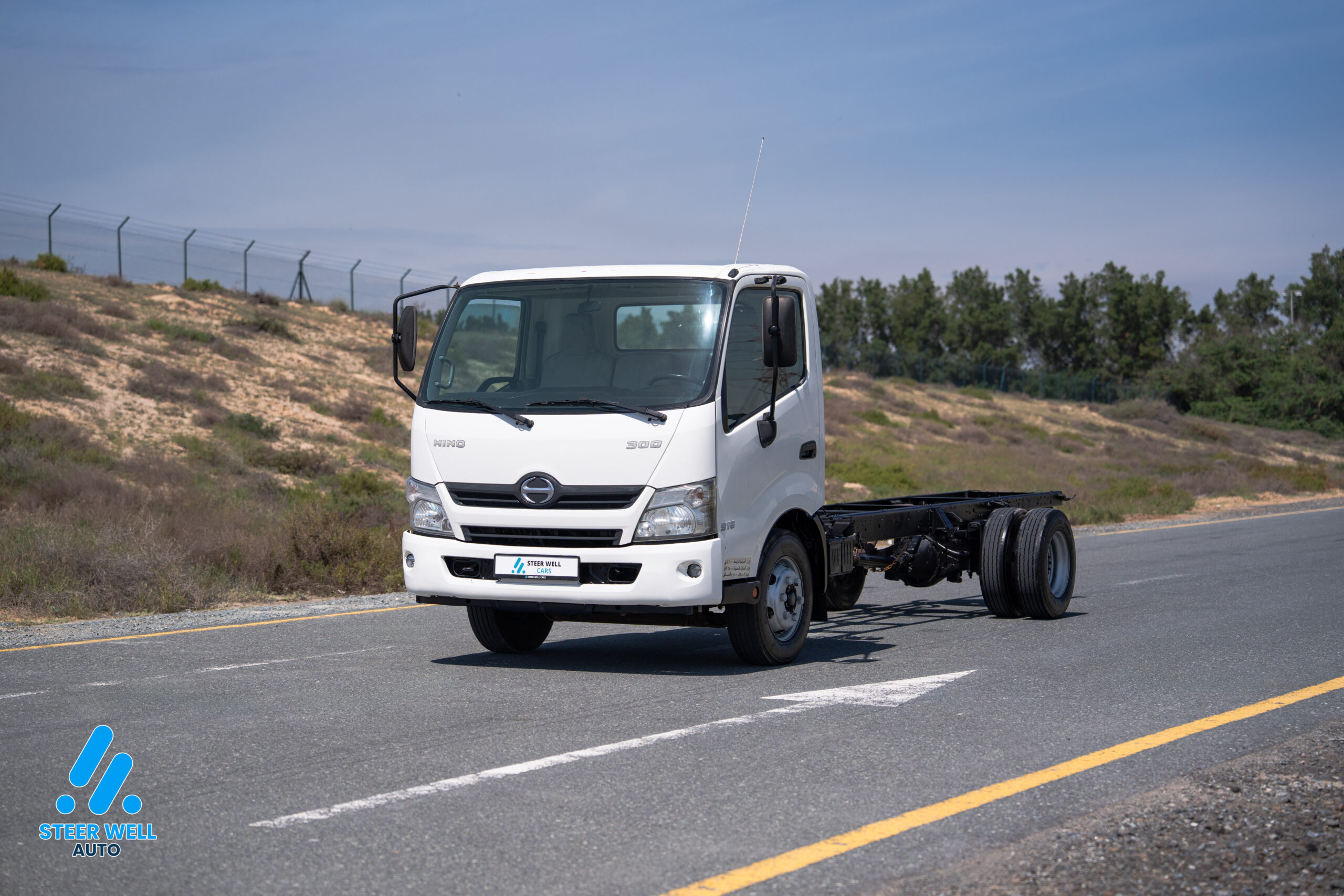 2020-жылкы Hino 300 сериясындагы 916 5 тонналык жылаңач шасси жүк ташуучу унаасы