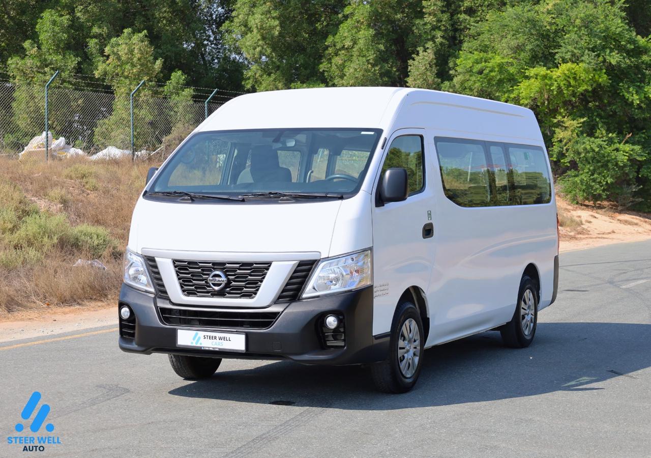 2021 Nissan Urvan NV350 Magastetős, 13 személyes kisbusz GCC fehér, manuális