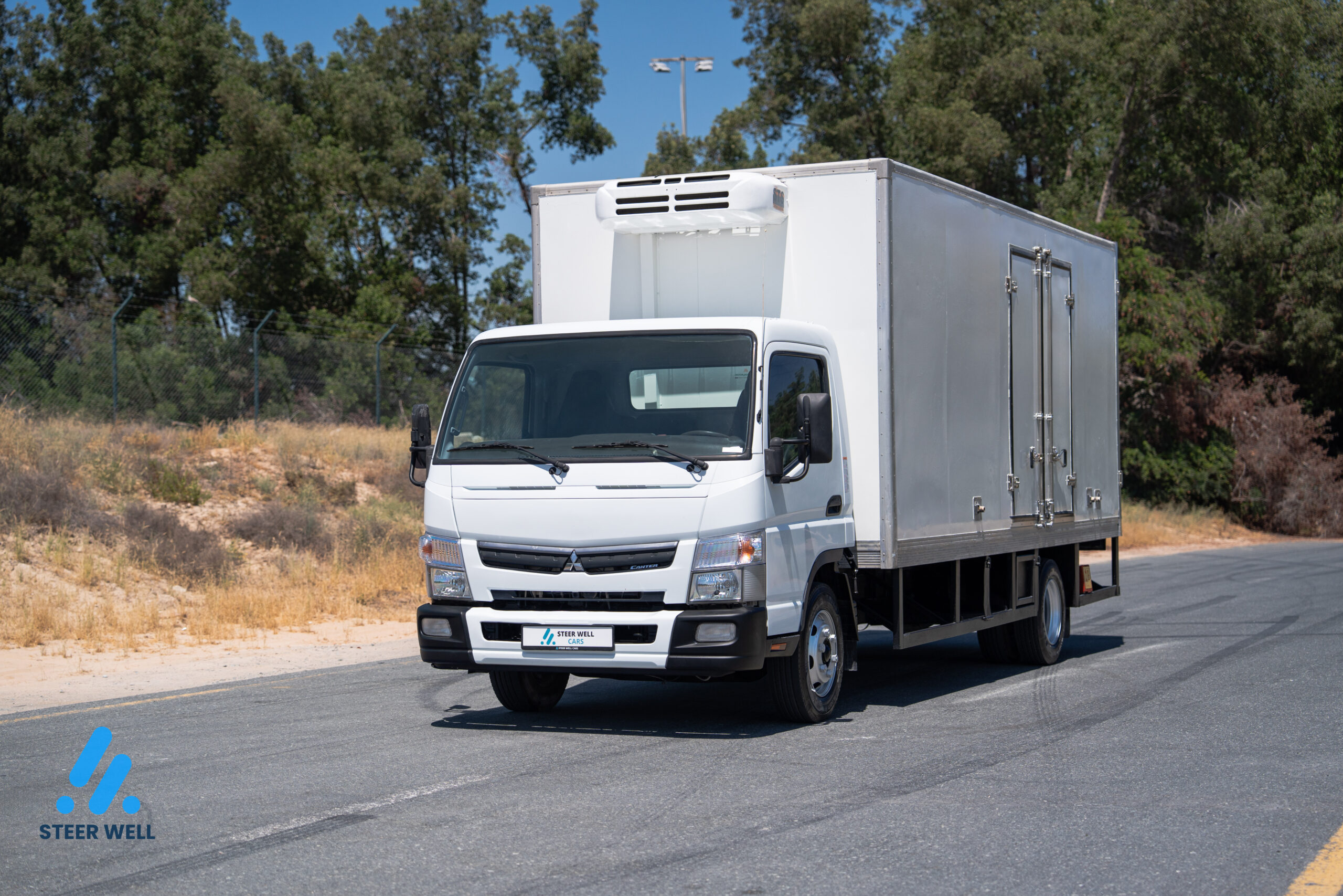 Xe bán tải Mitsubishi Canter Chiller Box 3.0L Diesel đời 2021 – Thông số kỹ thuật GCC – Tình trạng hoàn hảo!
